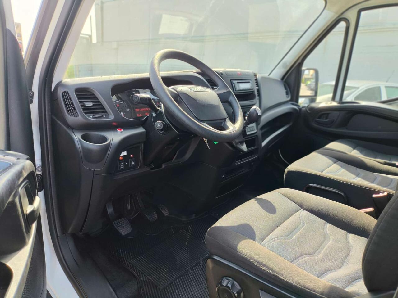 IVECO DAILY 3000 CC. 150 CV. CON GRU E RIBALTABILE NUOVO RIF:3325