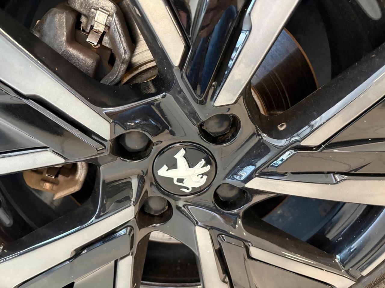Peugeot 208 GT motore elettrico 136 CV SPOTICAR