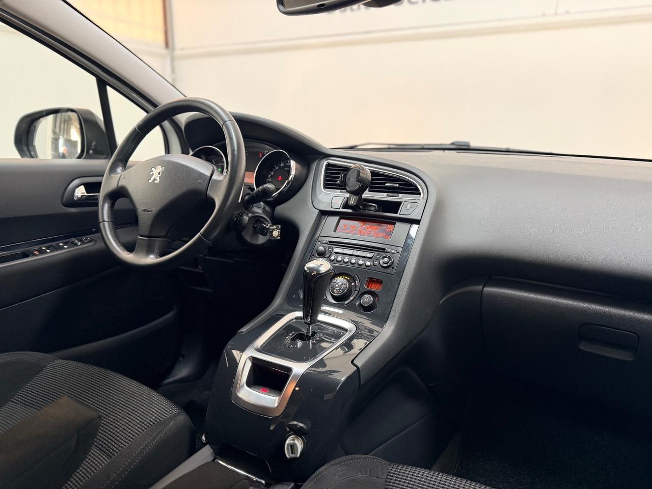 Peugeot 5008 1.6 HDi 112CV cambio robotizzato Féline 05/2011 Euro 5 Neopatentati