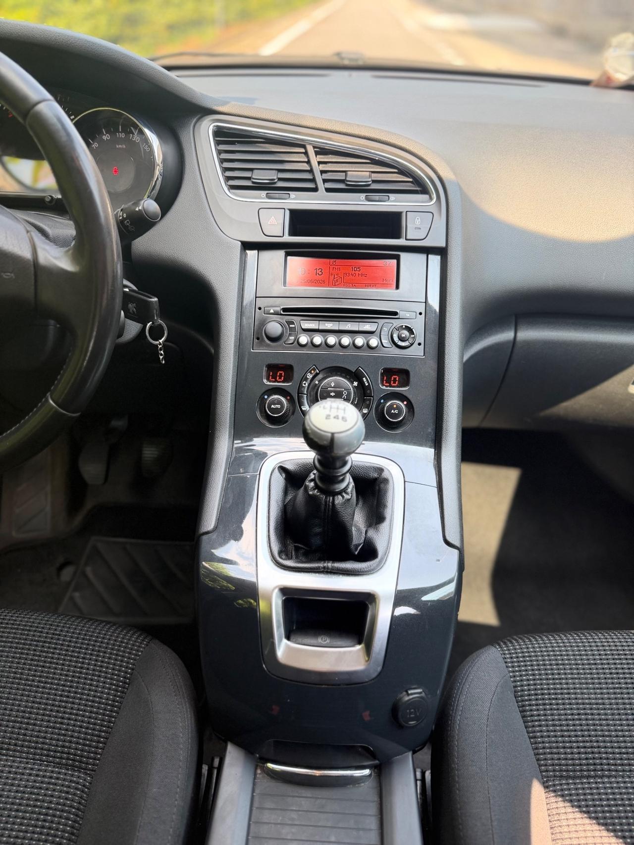 Peugeot 5008 1.6 HDI 115cv 7 POSTI