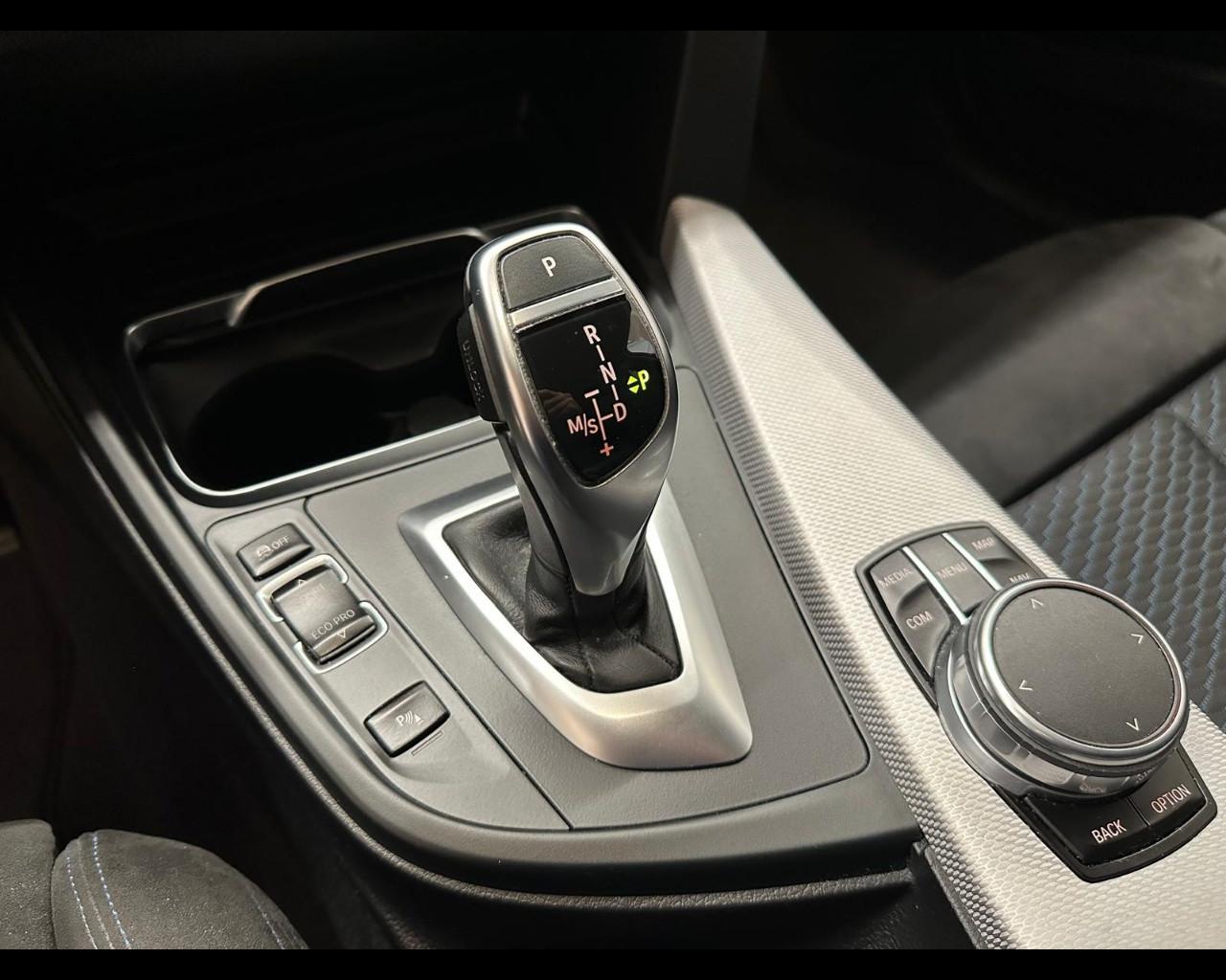 BMW Serie 3 (F30/31) - 320d xDrive Touring Msport