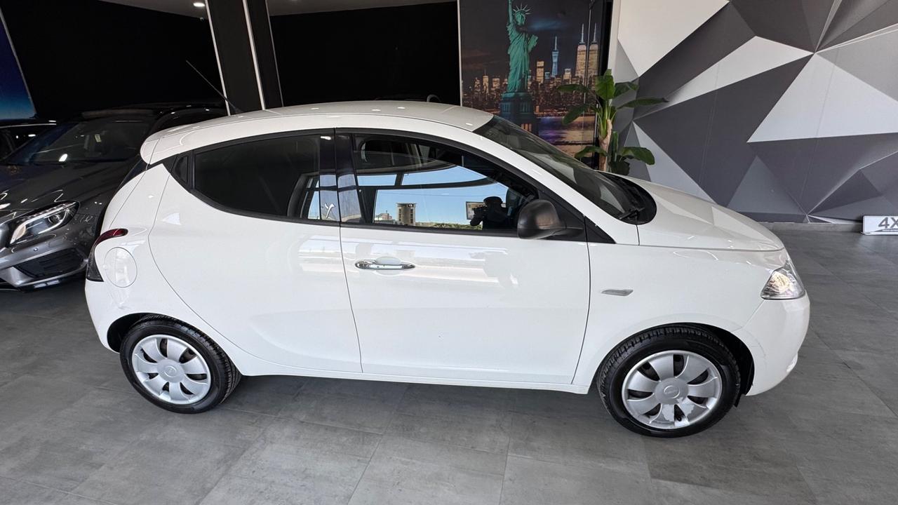 Lancia Ypsilon 1.2 69 CV 5 porte Gold