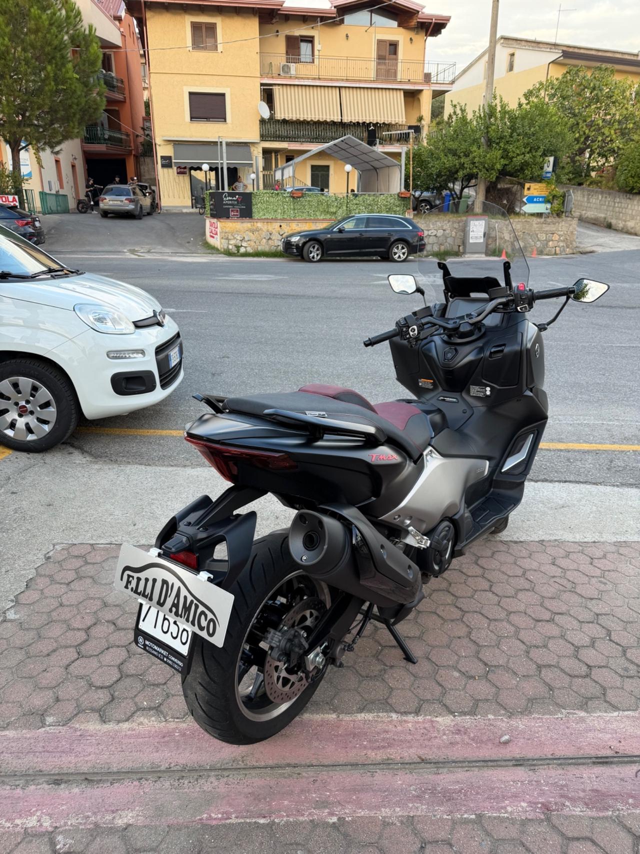 Yamaha TMAX 560 BLACK MAX