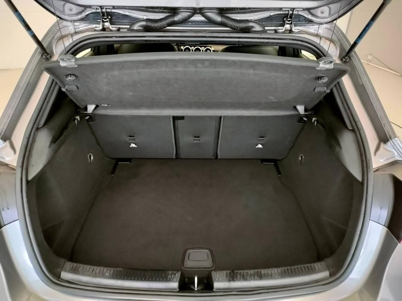 Mercedes-Benz Classe A - W177 2018 - A 180 d Sport auto