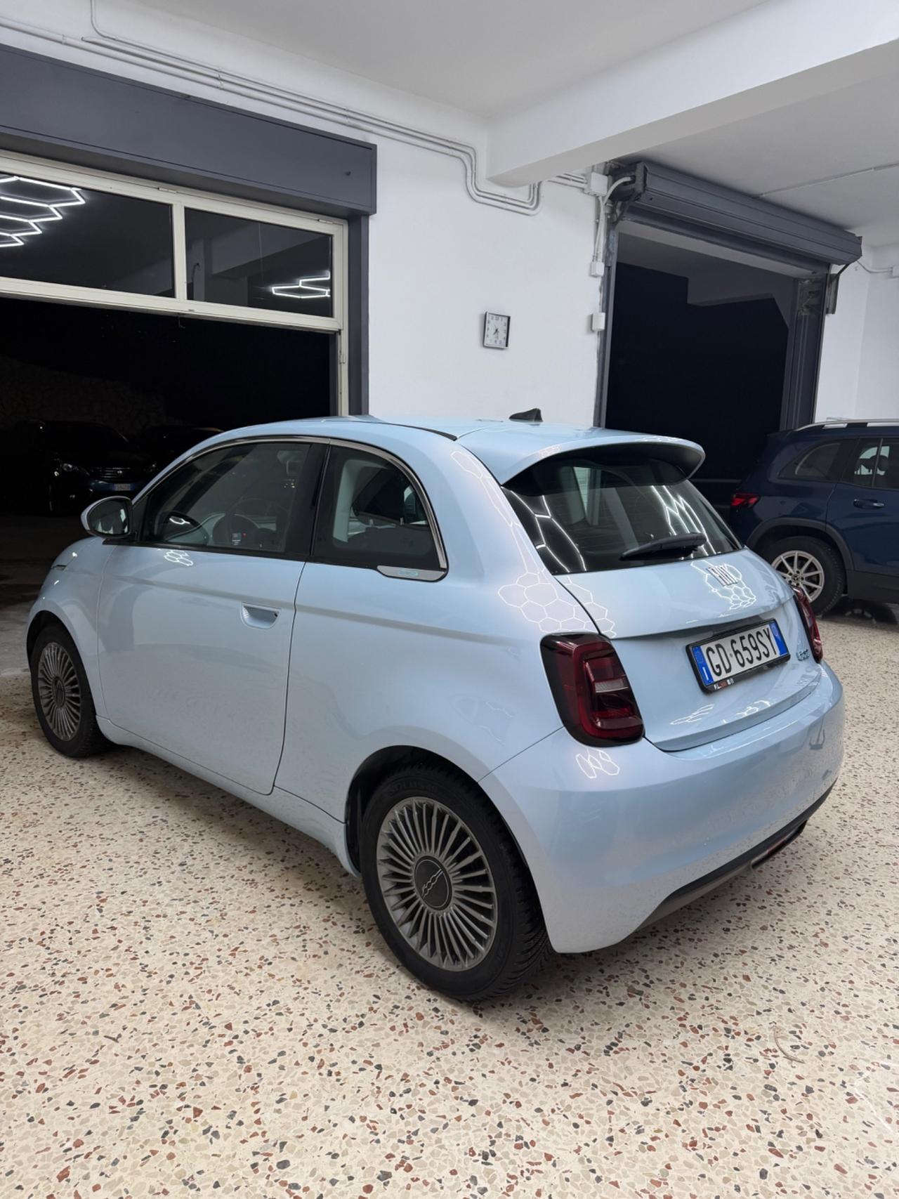 Fiat 500 500e Berlina 42 kWh La Prima