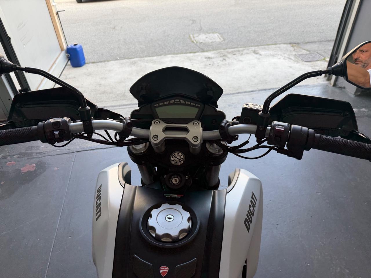 DUCATI HYPERSTRADA/HYPERMOTARD 939 WHITE SILK