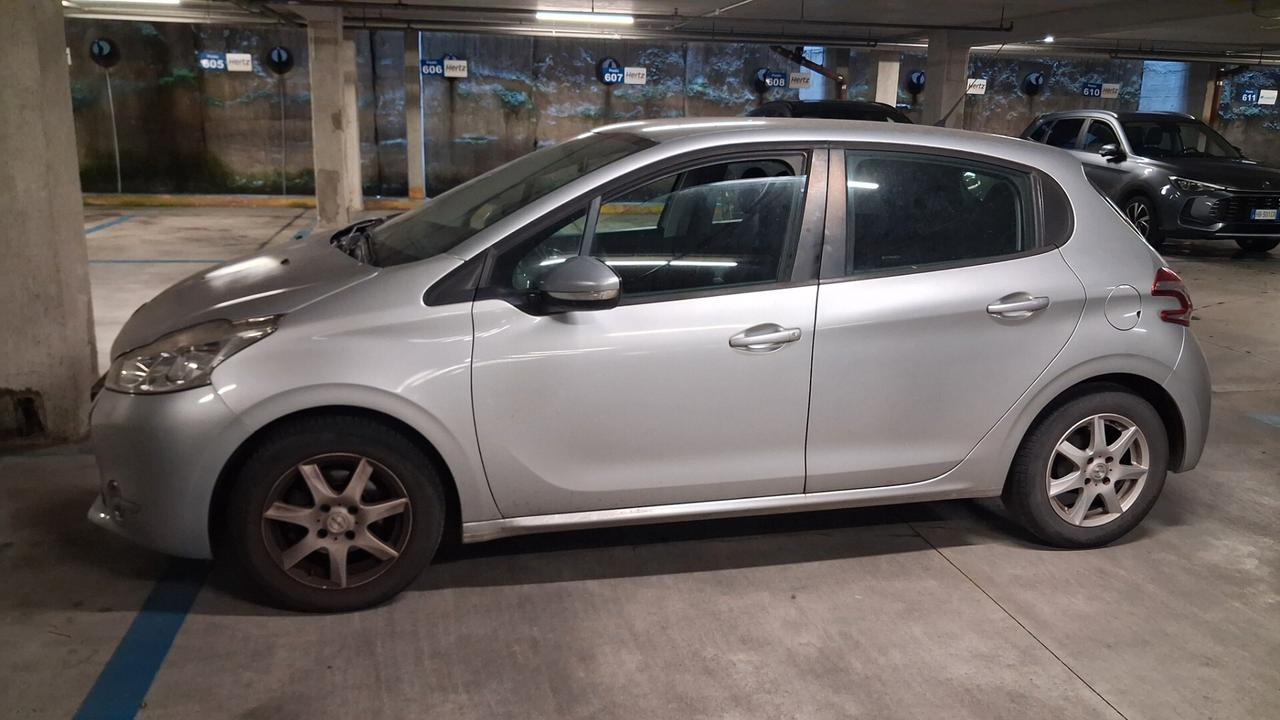 Peugeot 208 1.4 HDi 68 CV 5 porte Allure