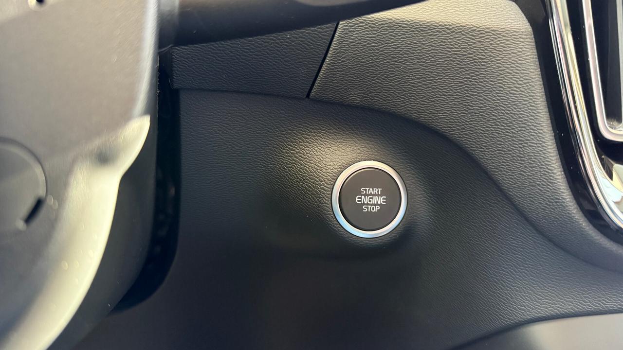 Volvo XC40 T5 Recharge Plug-in Hybrid TETTO APRIBILE