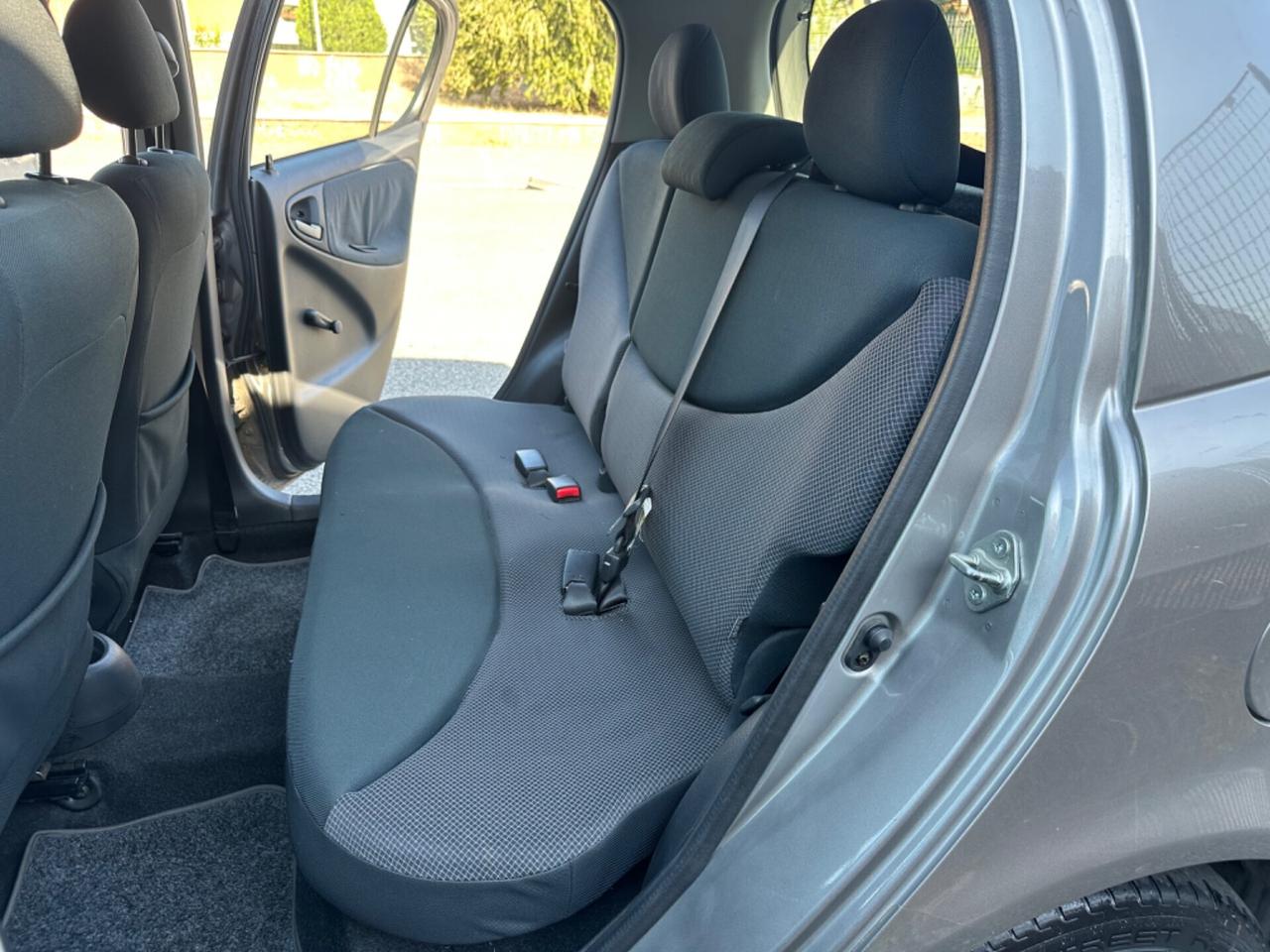 Toyota Yaris 1.0i 5p Sol