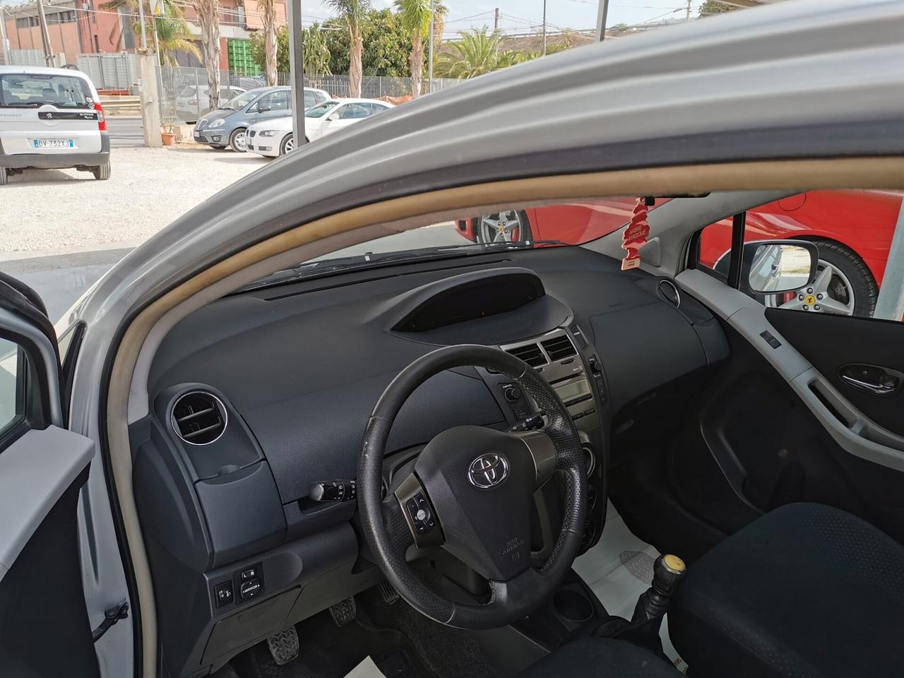 Toyota Yaris 1.3 2010