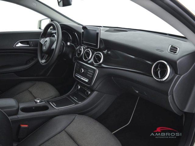 MERCEDES-BENZ CLA Shooting Brake  200 d Automatic Business