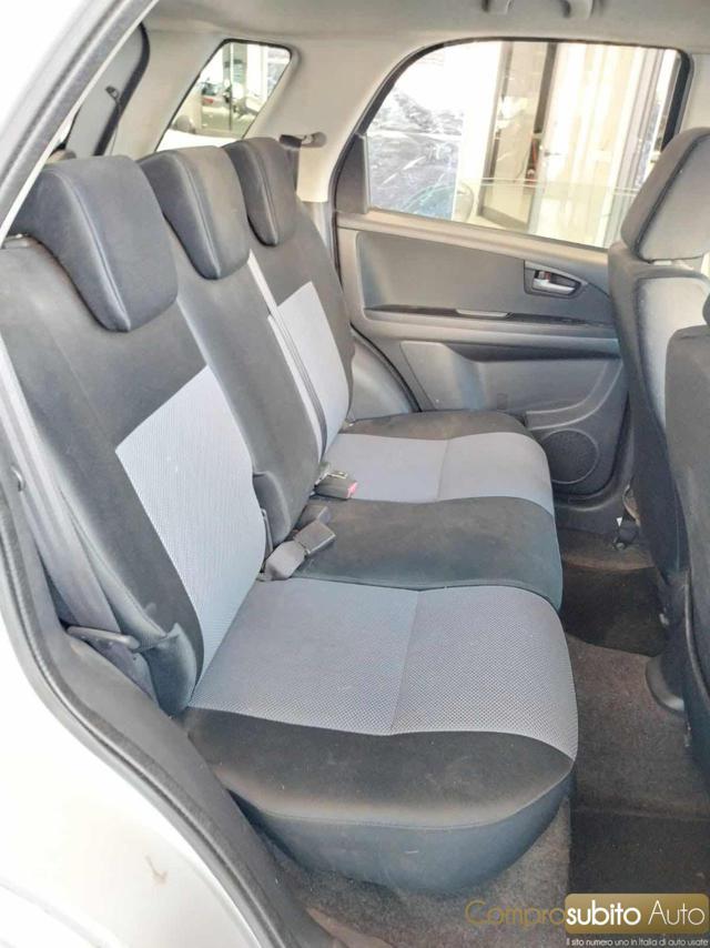 FIAT Sedici 1.9 MJT 4x4 Emotion
