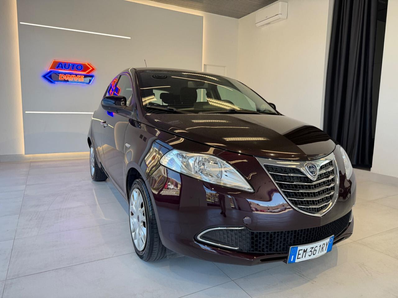 Lancia Ypsilon 1.2 69 CV 5 porte S&S Platinum