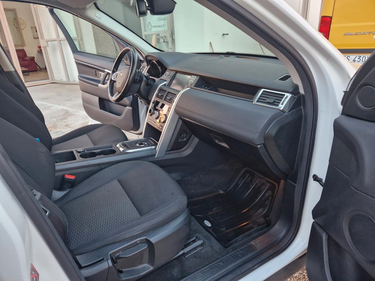 Land Rover Discovery Sport 2.0 TD4 150 CV HSE Luxury con KM ZERO