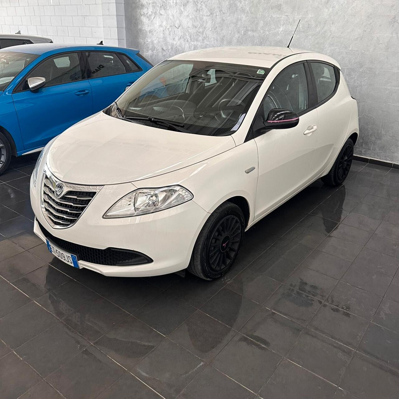 Lancia Ypsilon 1.2 69 CV 5 porte S&S Gold