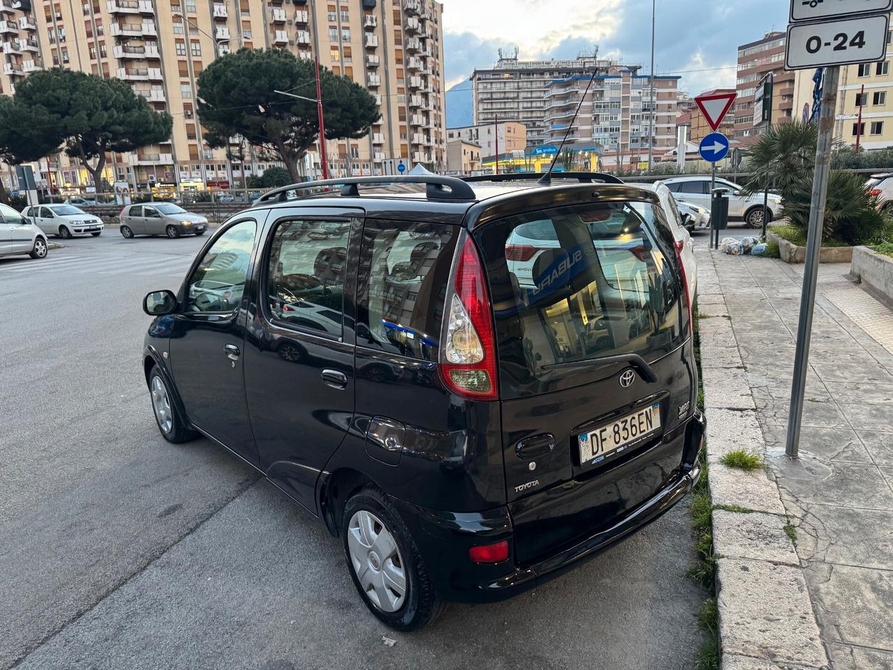 Toyota Yaris Verso 1.3 benz.