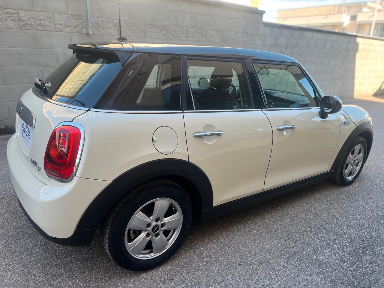 Mini One D 1.5 d 95CV 5PT Business OK NEOPAT. LED/TEL. PERF.