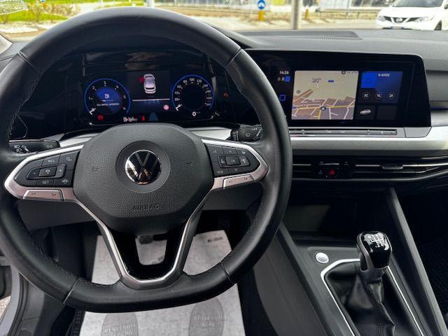 VOLKSWAGEN - Golf