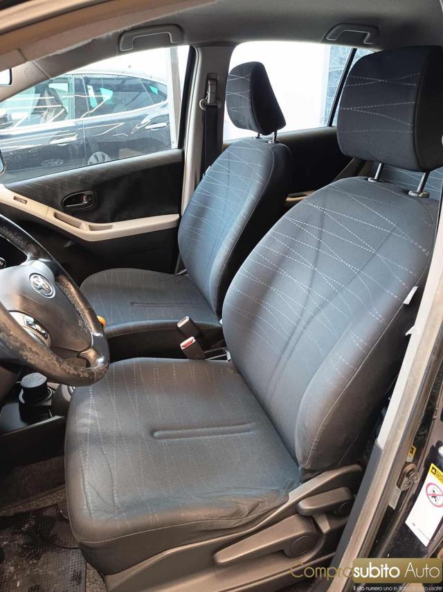 TOYOTA Yaris 1.0 5 porte