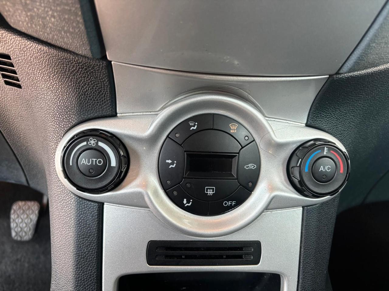 Ford Fiesta 1.4 5 porte Bz.- GPL Titanium