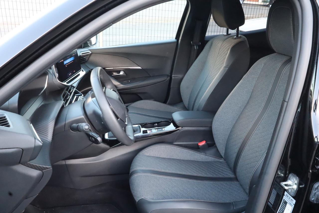 Peugeot New 2008 1.2cc Benzina 100cv S&S ALLURE