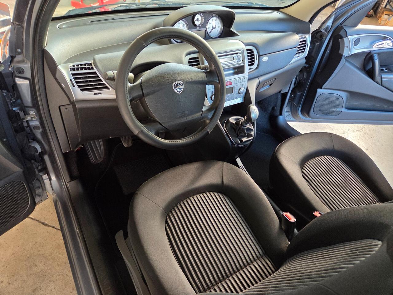 Lancia Ypsilon 1.2 Benz. 5 posti, frizione nuova, cinghia distribuzione già sostituita! Garanzia!