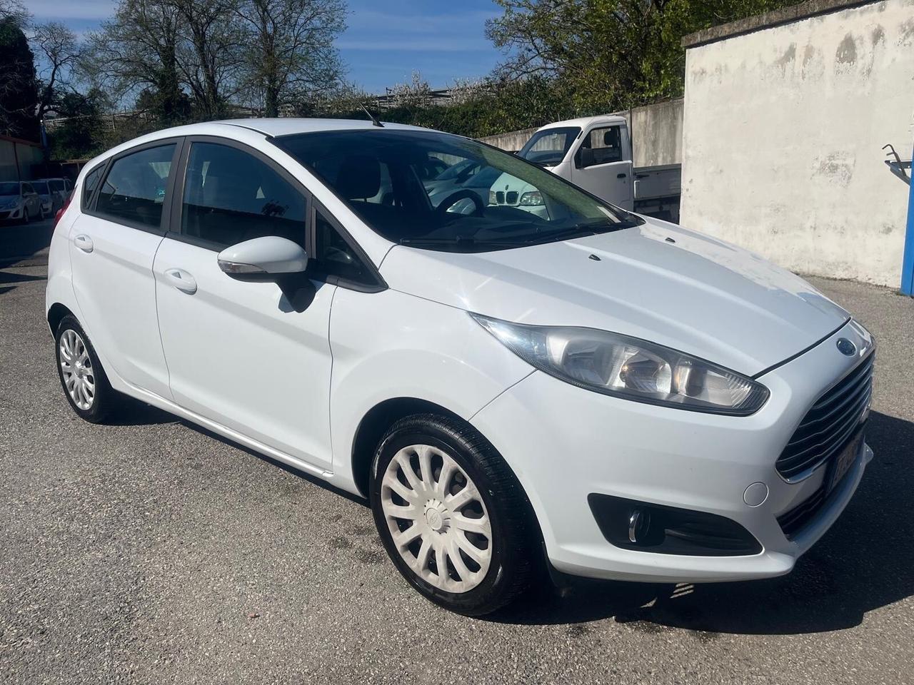 Ford fiesta 1.5 tdci-5 P-full/opt-2013