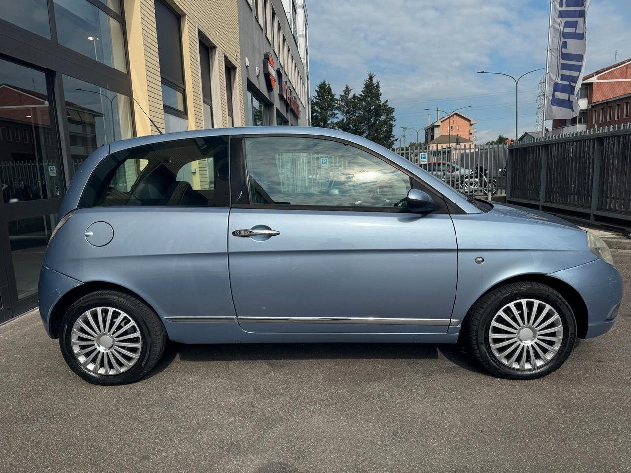 Lancia Ypsilon 1.3 MJT 75 CV Argento NEOPATENTATI