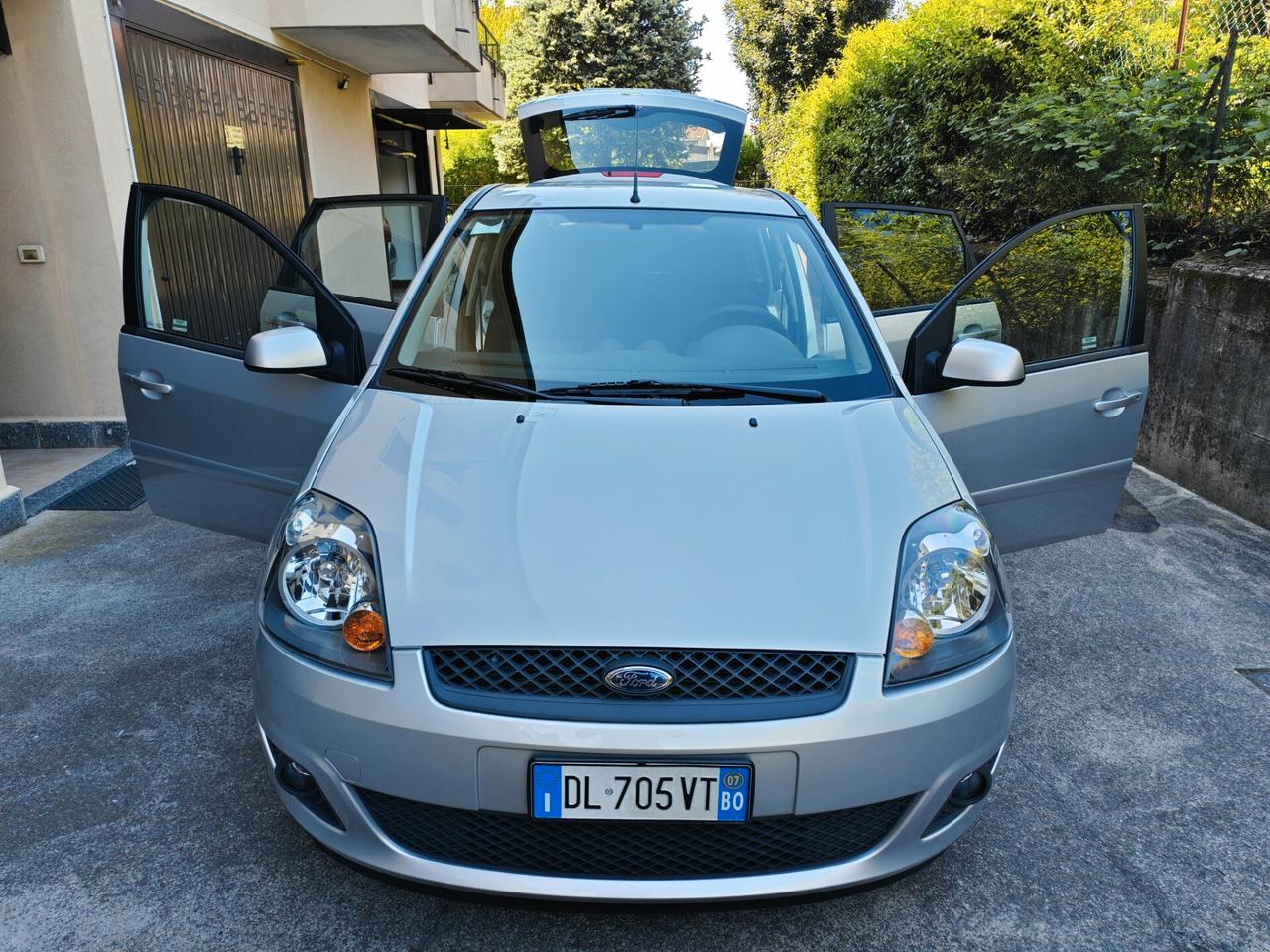 Ford Fiesta 1.2 BENZINA 75cv / 23.339km / Unipro