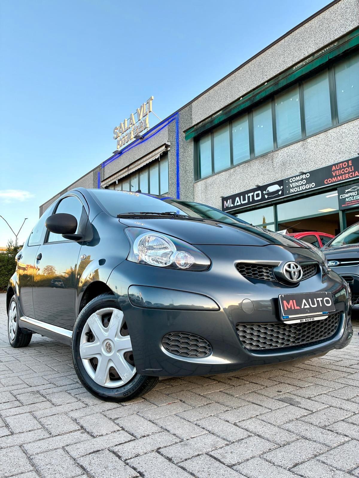 Toyota Aygo 1.0 12V VVT-i 5 porte Deep Ocean Connect MMT