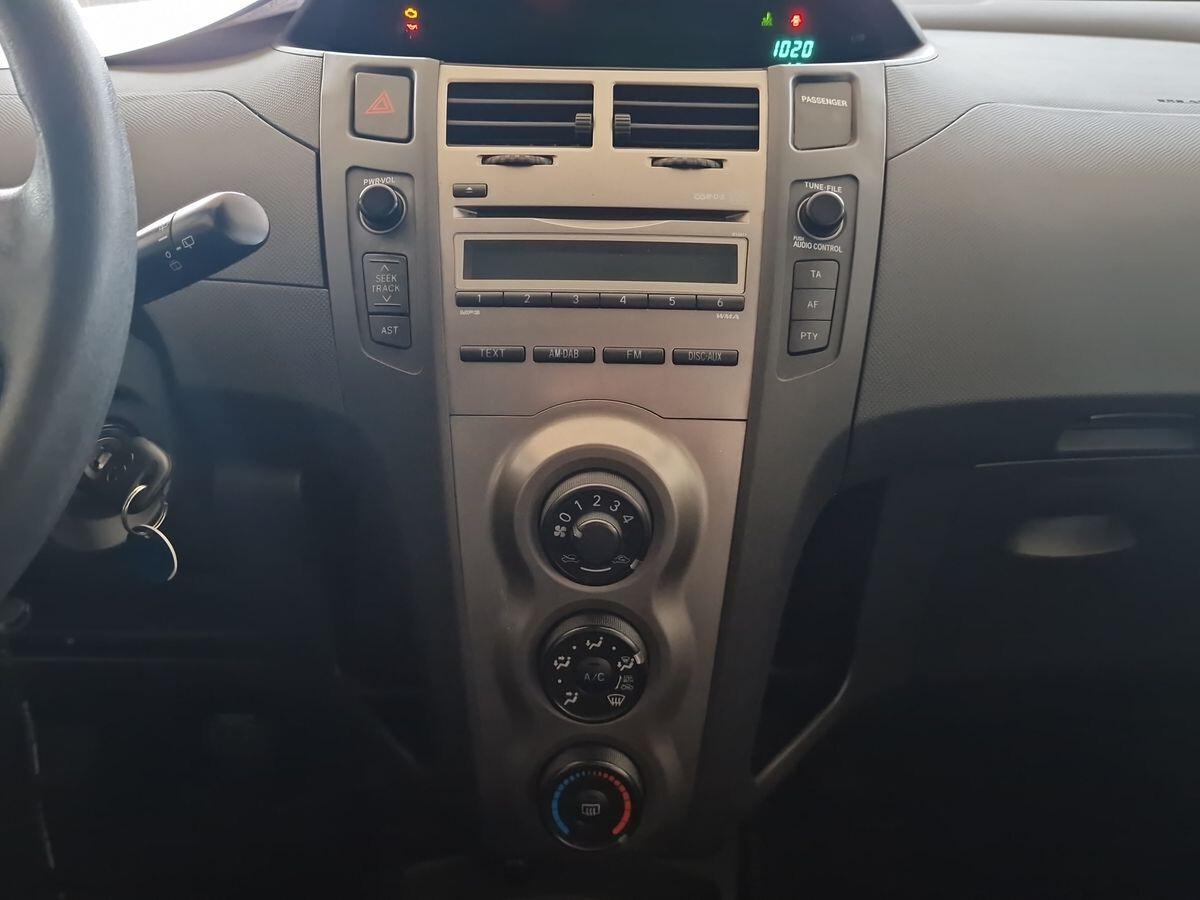 TOYOTA YARIS 1.0 NOW