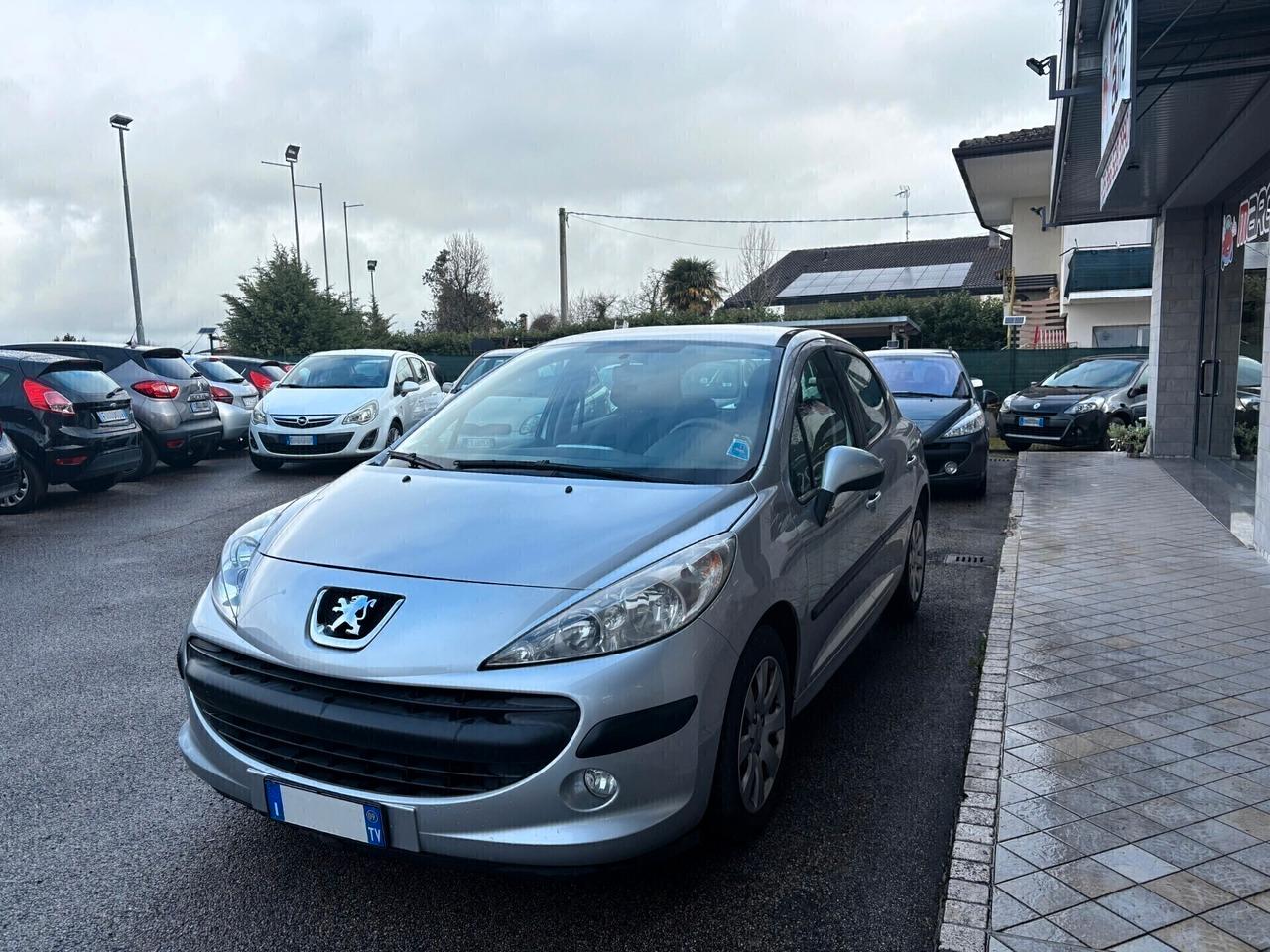 Peugeot 207 1.4 benzina Neopatentati