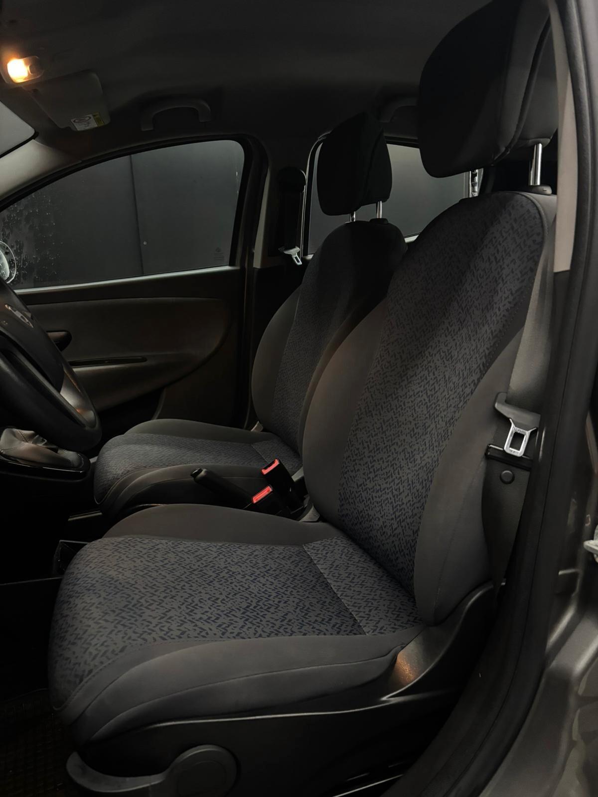 Lancia Ypsilon 1.0 FireFly 5 porte S&S Hybrid Ecochic Gold 69CV