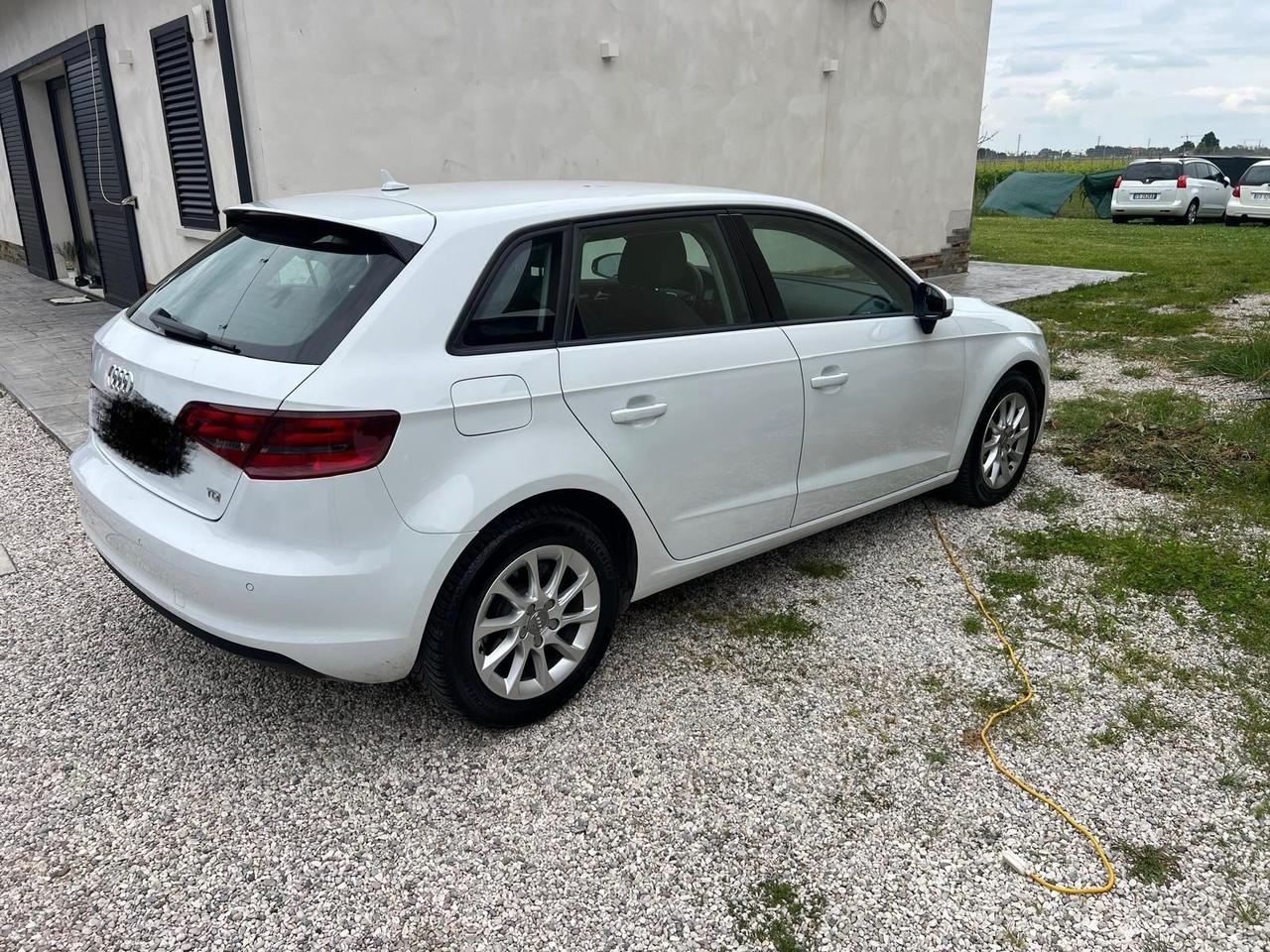 Audi A3 SPB 1.6 TDI clean diesel Ambition