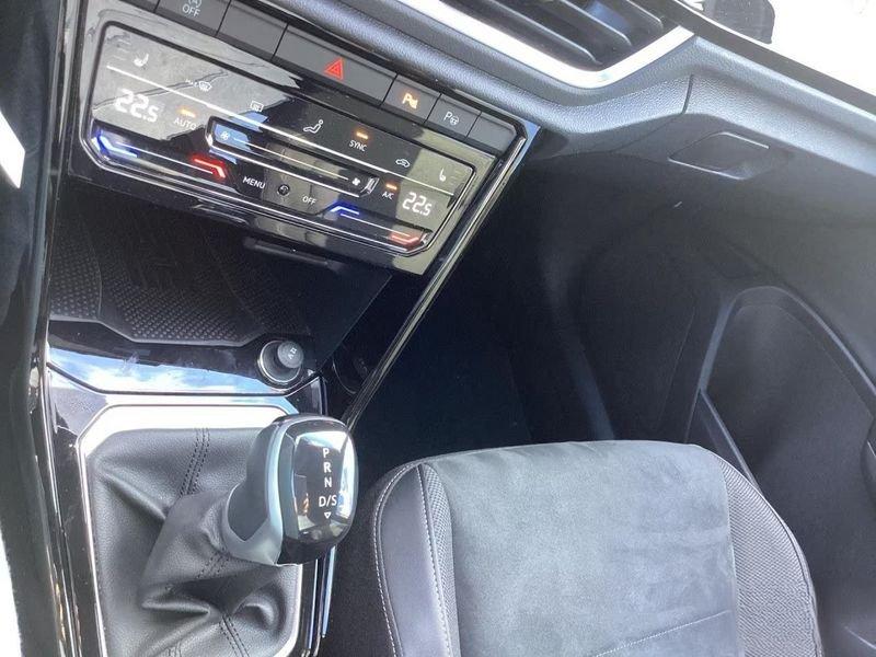 Volkswagen T-Roc 1.5 TSI ACT R-Line DSG NAVI ACC