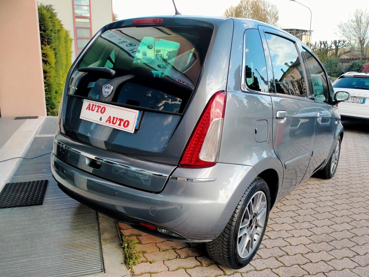 Lancia MUSA 1.4 16V AUTOMATIK "UNICA" POLTRONA FRAU TETTO PAN. NAVI SEDILI RISC.