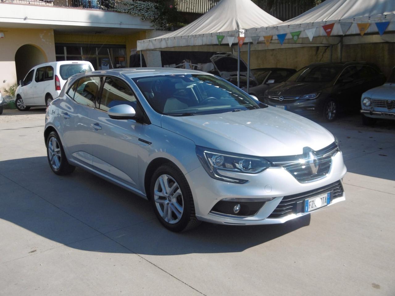 Renault Megane TCe 115 CV Business > 32000 Km