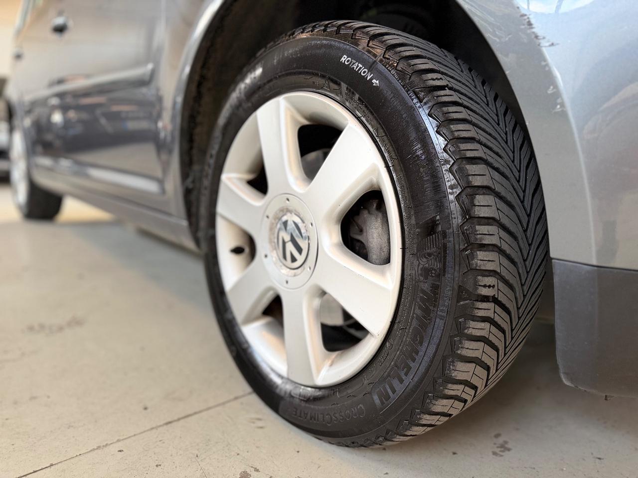 Volkswagen Touran 2.0 TDI DPF Highline AUTOCARRO