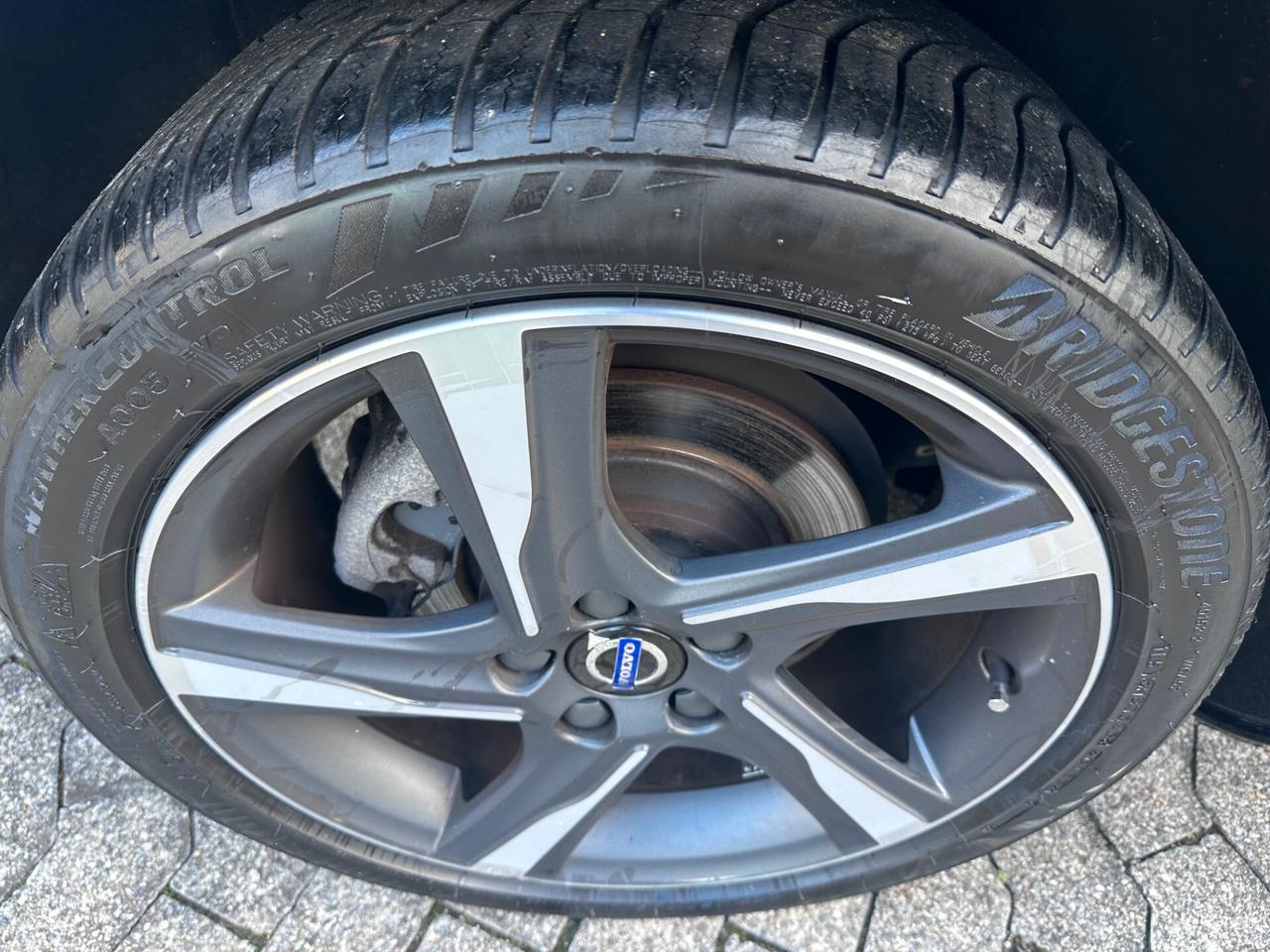 Volvo V40 D2 R-design Momentum