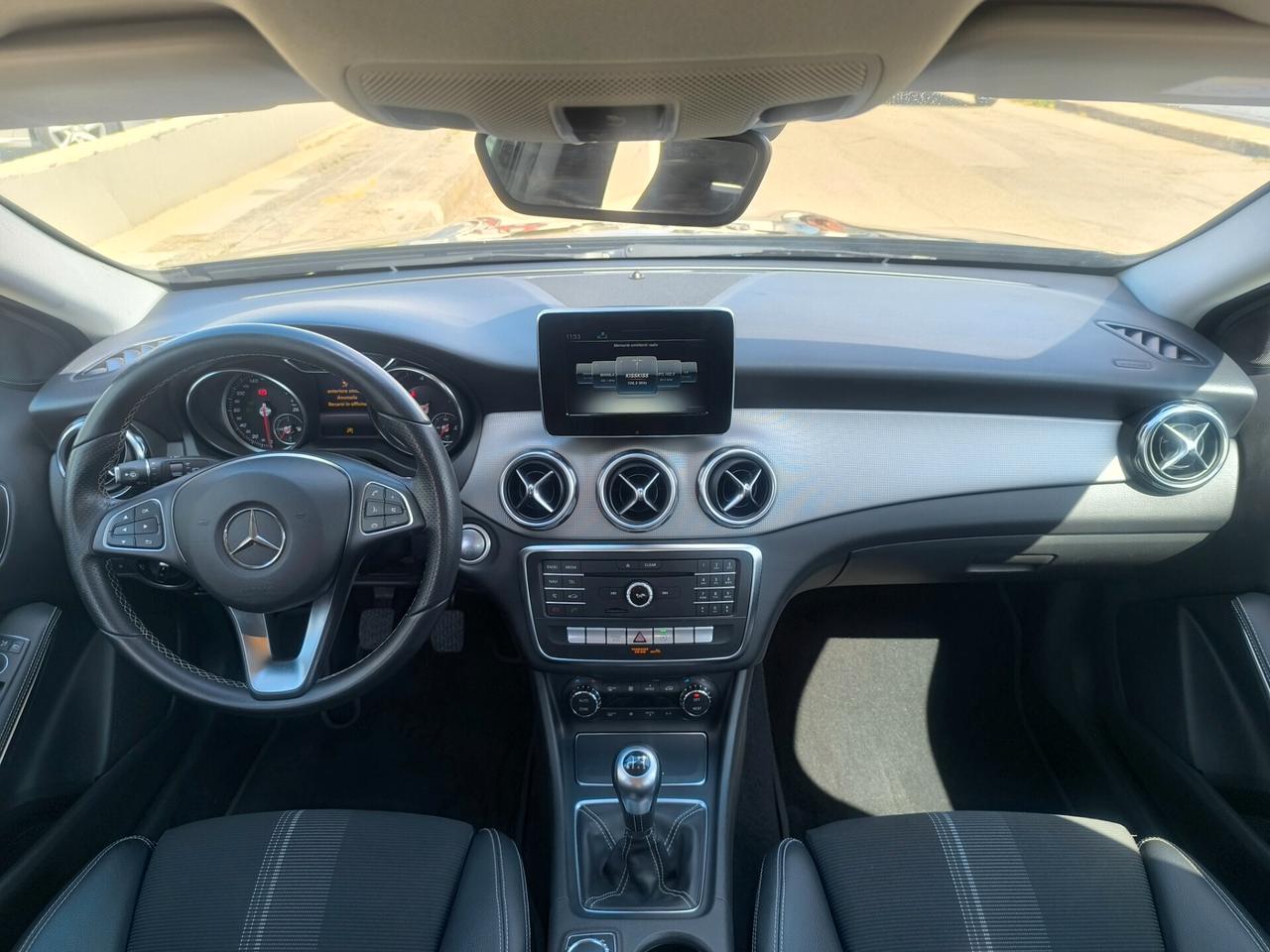MERCEDES GLA 180 CDI PREMIUM LED/NAVI