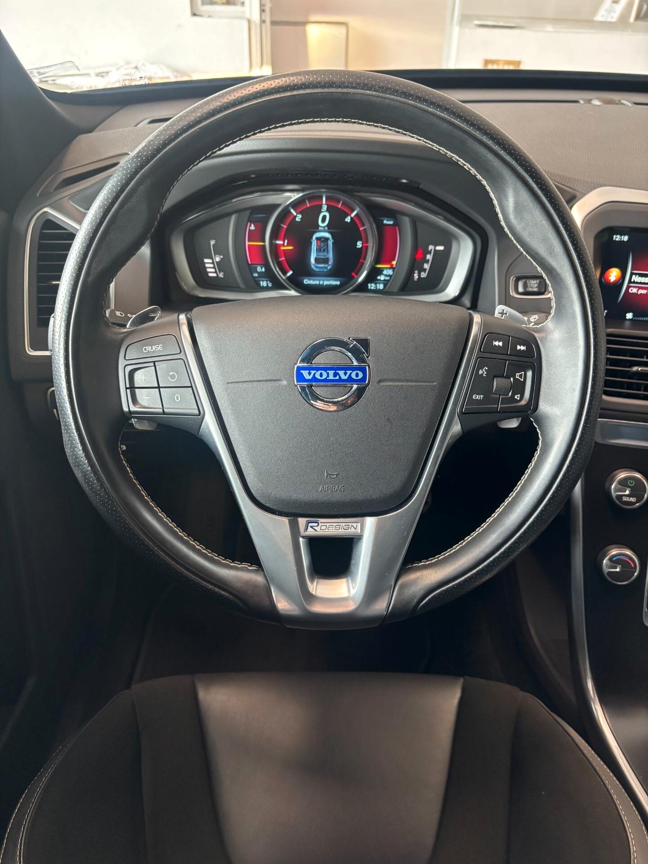 Volvo XC60 2.0 d4 R-design Momentum *CINGHIA FATTA*EURO6