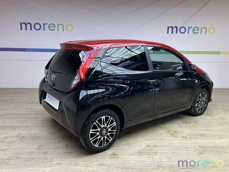 Toyota Aygo 1.0 x-clusiv red pack 72 CV