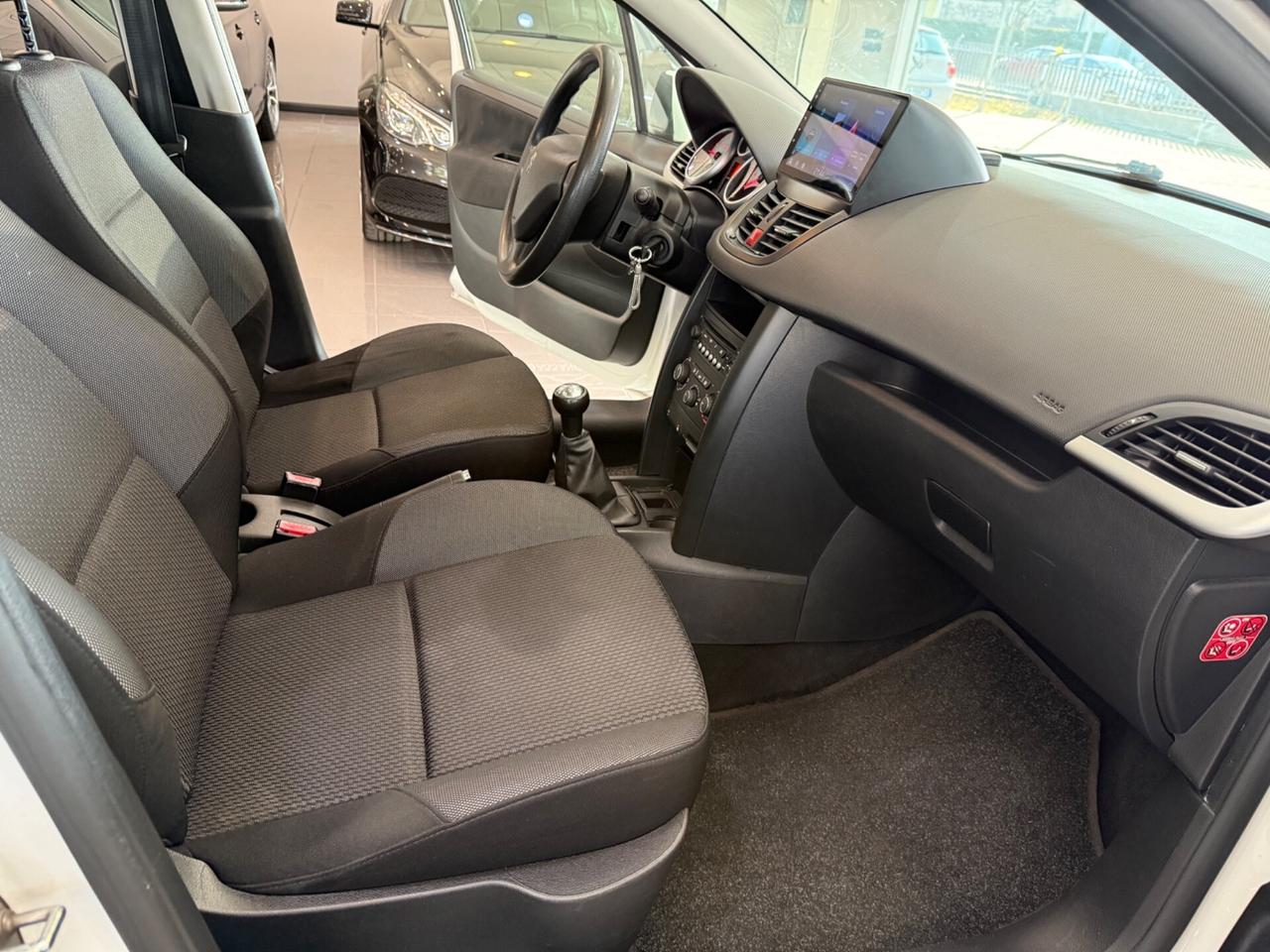 Peugeot 207 5p 1.4 73.000 KM!