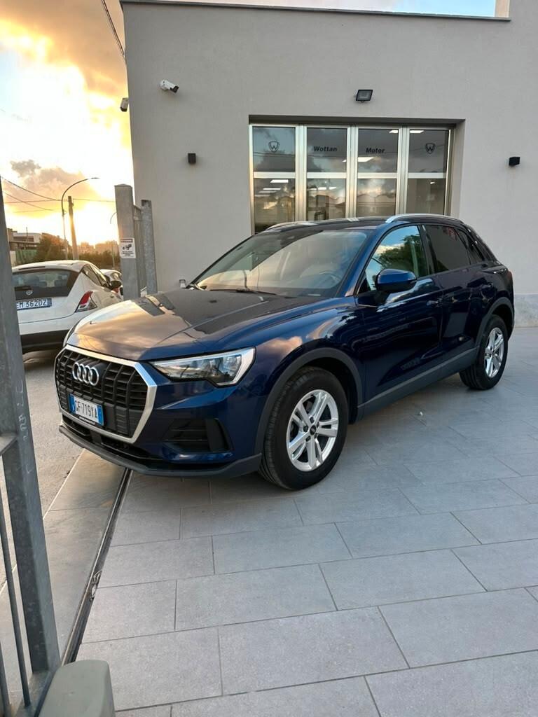Audi Q3 35 TDI S tronic Business