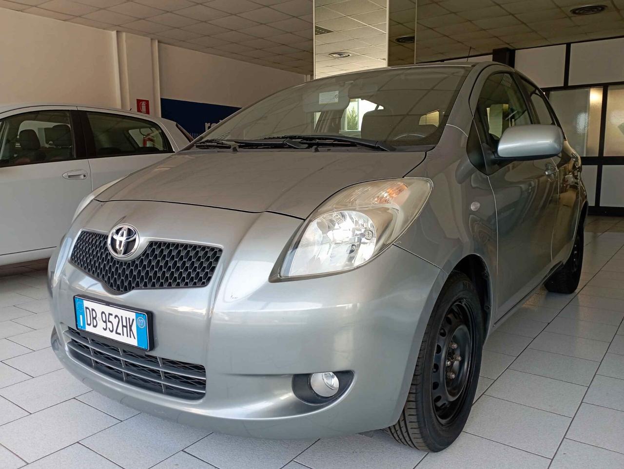 Toyota Yaris 1.3 5 porte Luna