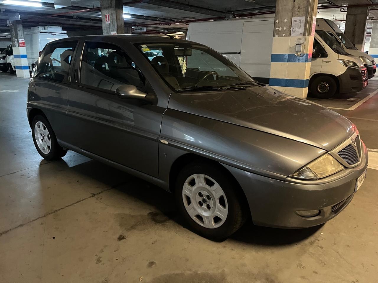 Lancia Ypsilon 1.2 16V Oro