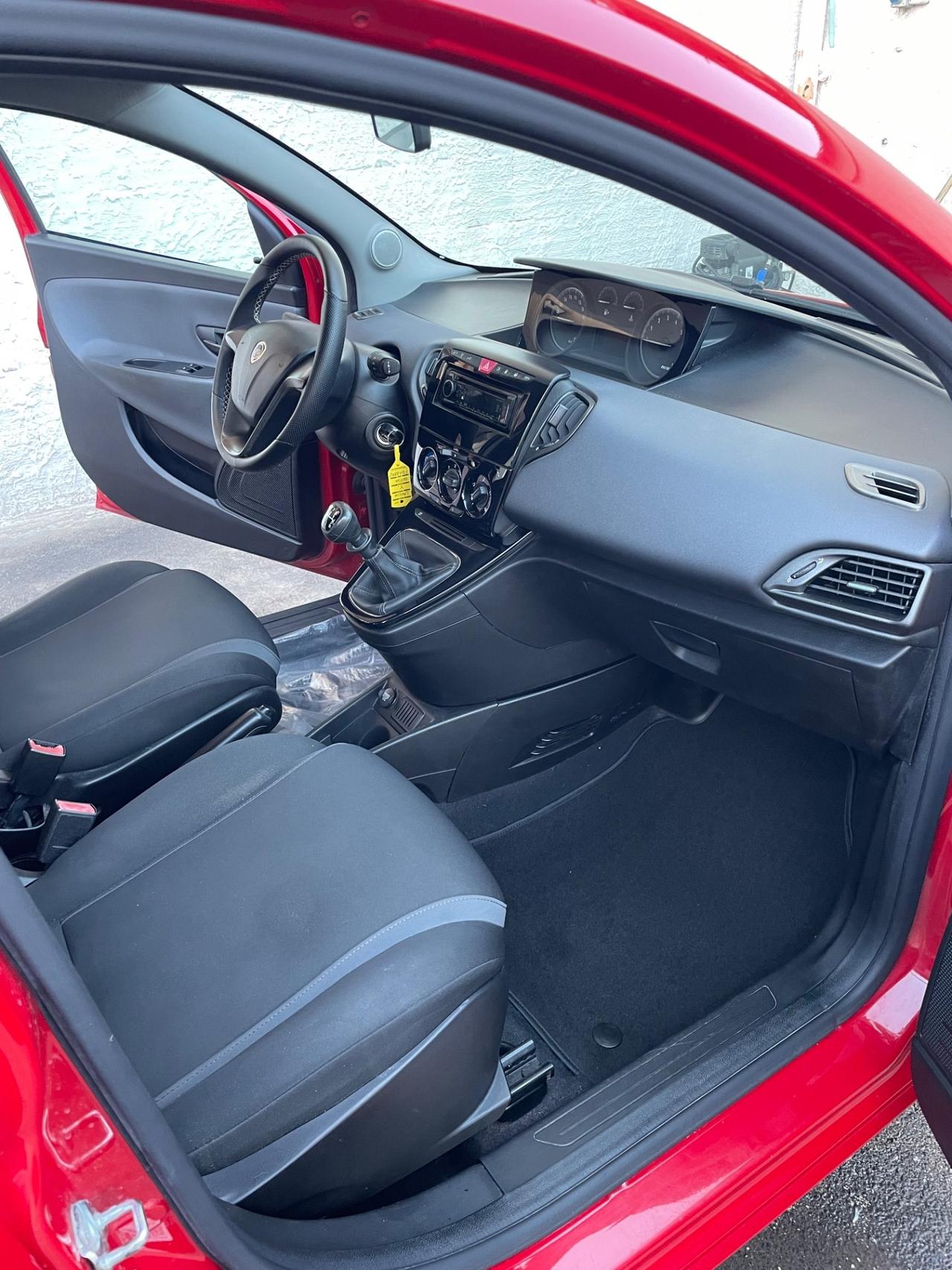 Lancia Ypsilon 1.2 69 CV 5 porte GPL Ecochic Gold dal nord Italia