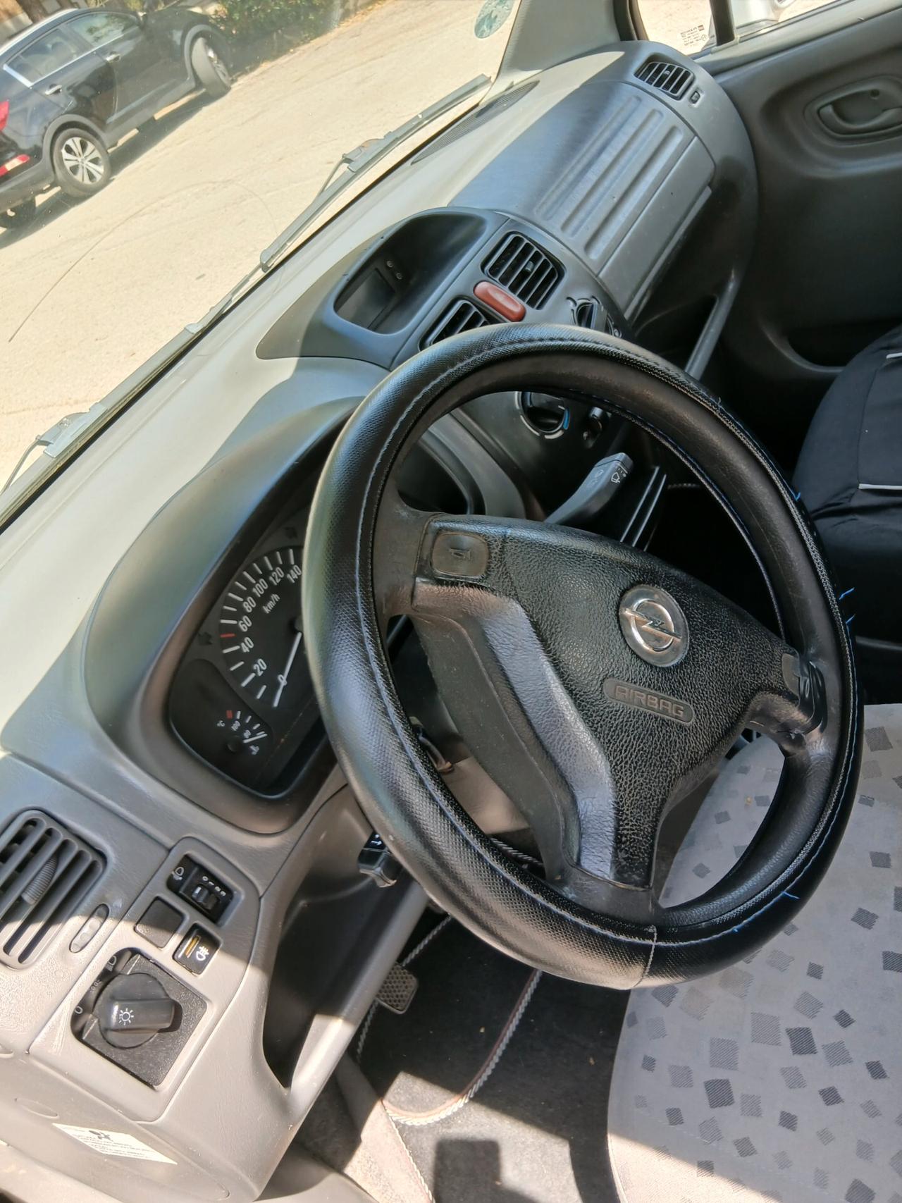 Opel Agila 1.0 12V
