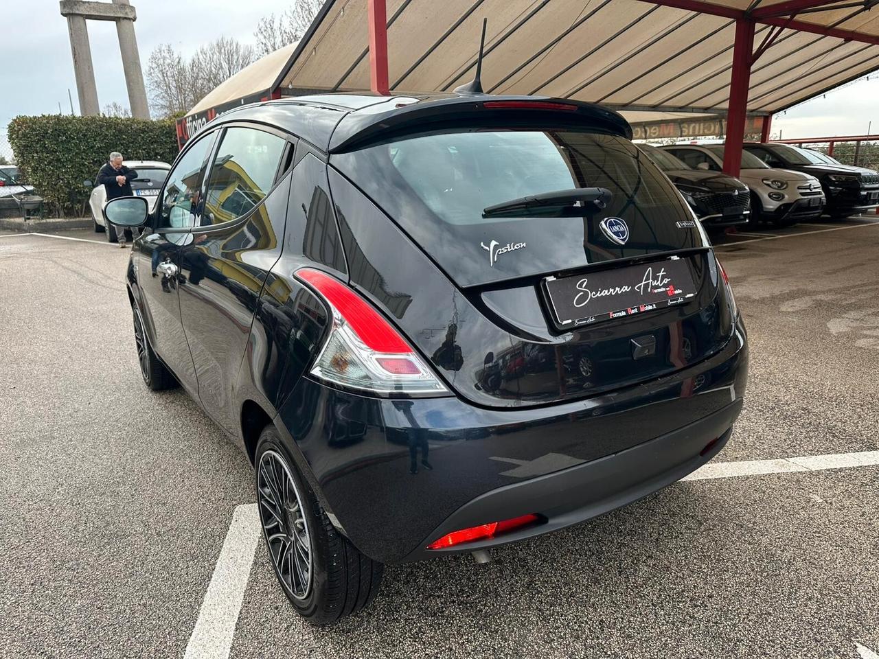 Lancia Ypsilon 1.0 FireFly 5 porte S&S Hybrid Gold