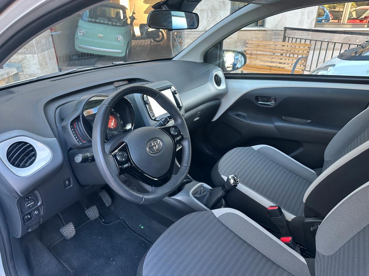 Toyota Aygo Connect 1.0 5p. X-play 06/20 KM.2930